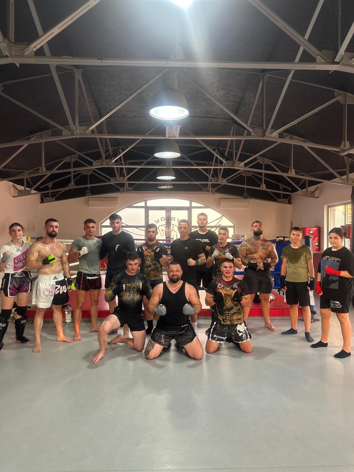 Antrenament Box și Kickbox - Echipa Completă